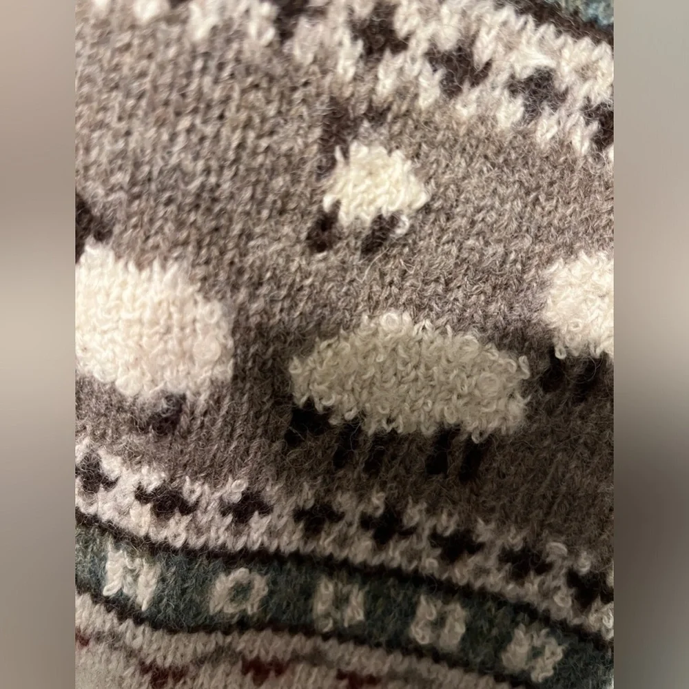 Woolrich sweater, size medium, great condition, smoke free pet free home - Picture 7 of 9
